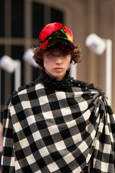 Look 18